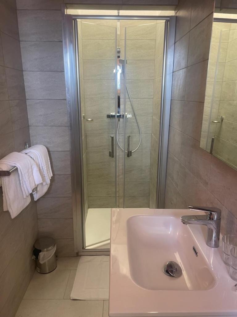 Hotel Les Calanques เพียนา ภายนอก รูปภาพ